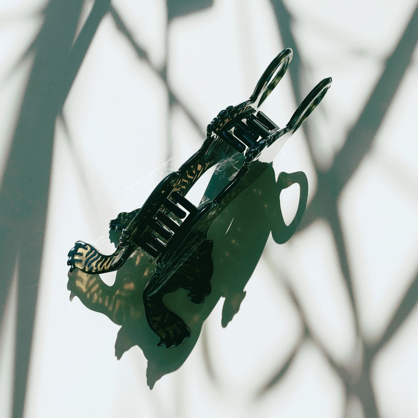 "Attack" Style Tiger Hair Clip | Claw Clip in Velvet Travel Bag