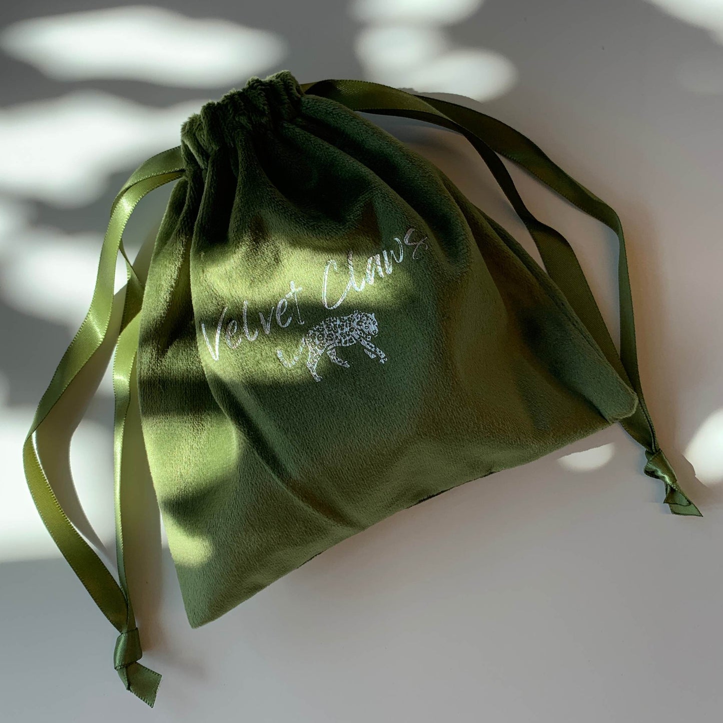 The Bean Hair Claw in Crystal | Claw Clip in Velvet Travel Bag