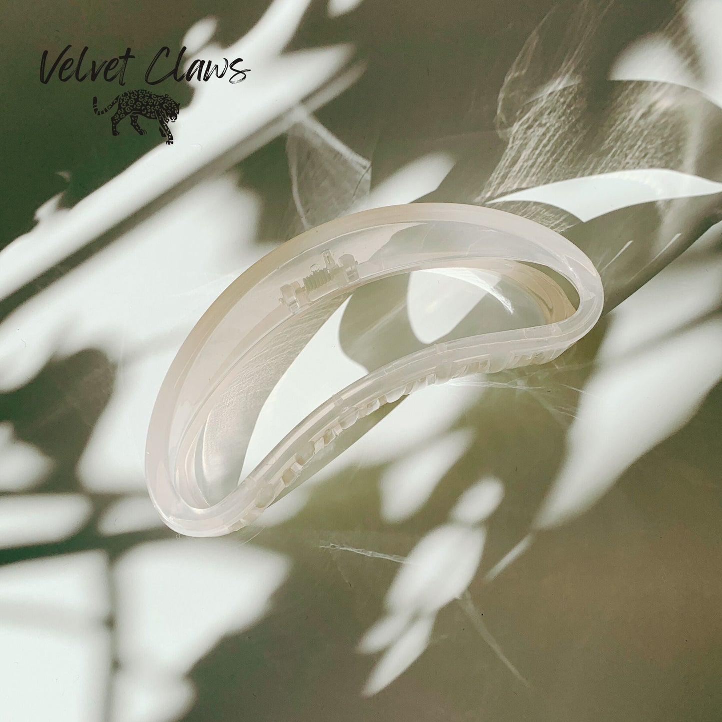 The Bean Hair Claw in Crystal | Claw Clip in Velvet Travel Bag