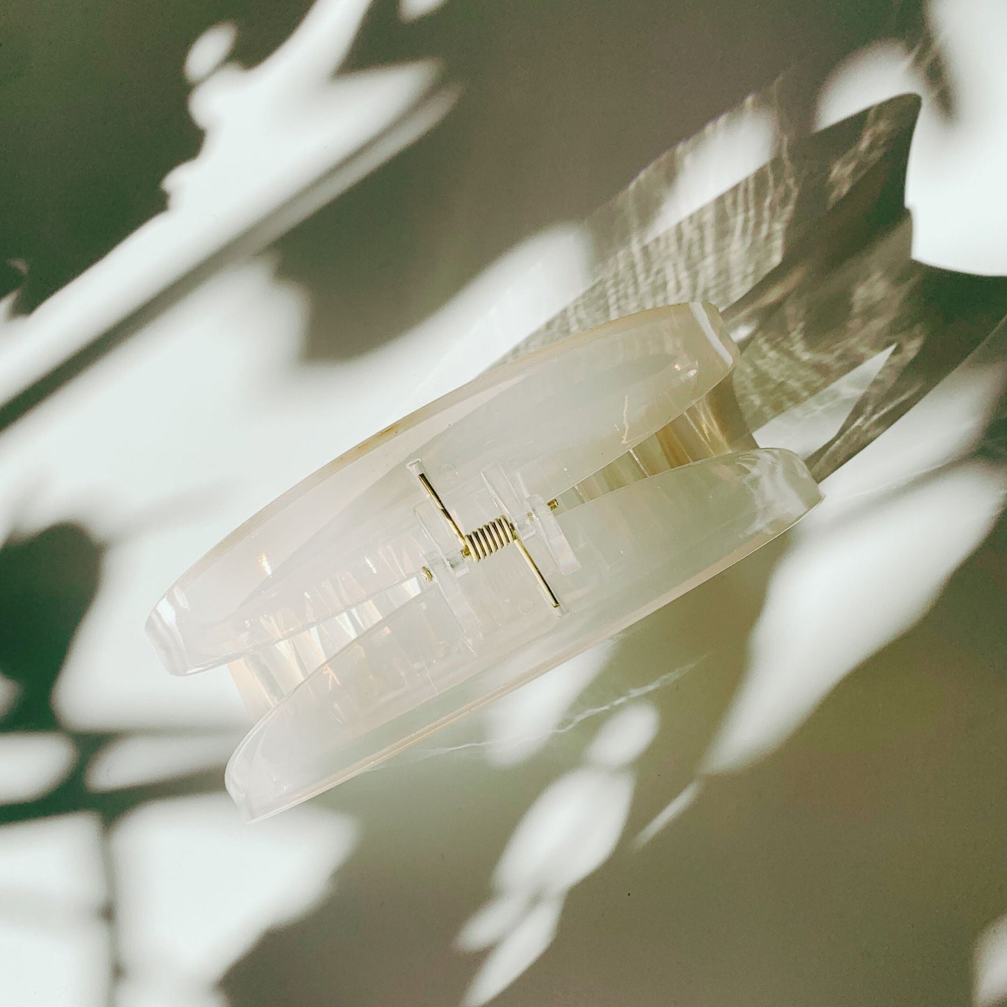 The Bean Hair Claw in Crystal | Claw Clip in Velvet Travel Bag