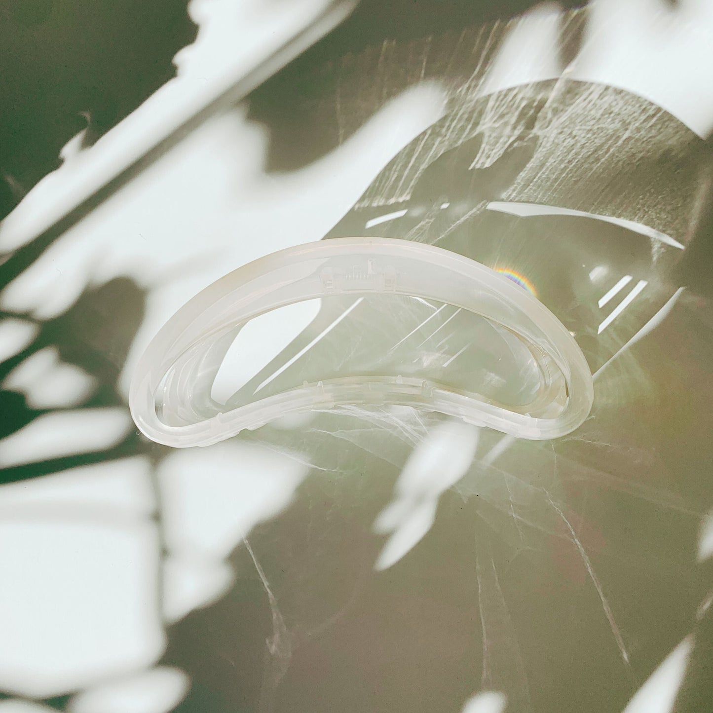 The Bean Hair Claw in Crystal | Claw Clip in Velvet Travel Bag