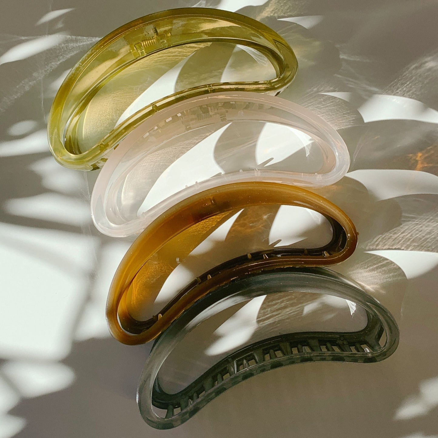 The Bean Hair Claw in Smoke | Claw Clip in Velvet Travel Bag