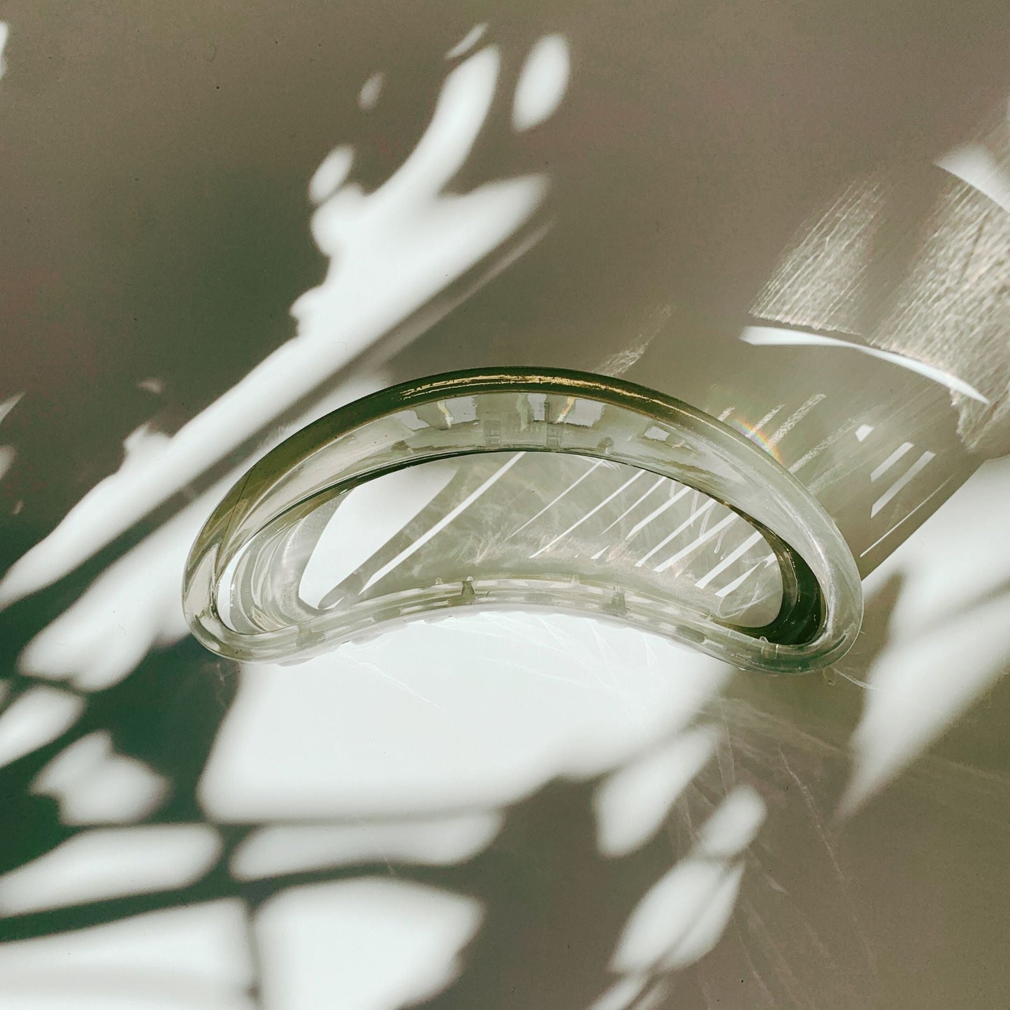 The Bean Hair Claw in Smoke | Claw Clip in Velvet Travel Bag