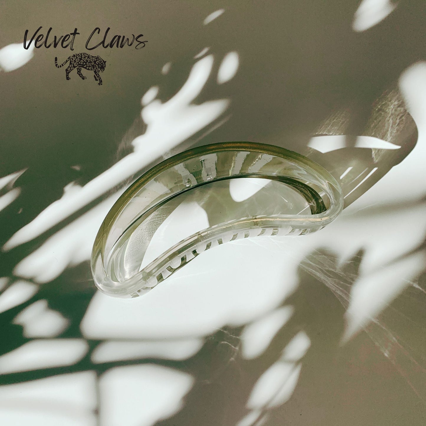 The Bean Hair Claw in Smoke | Claw Clip in Velvet Travel Bag