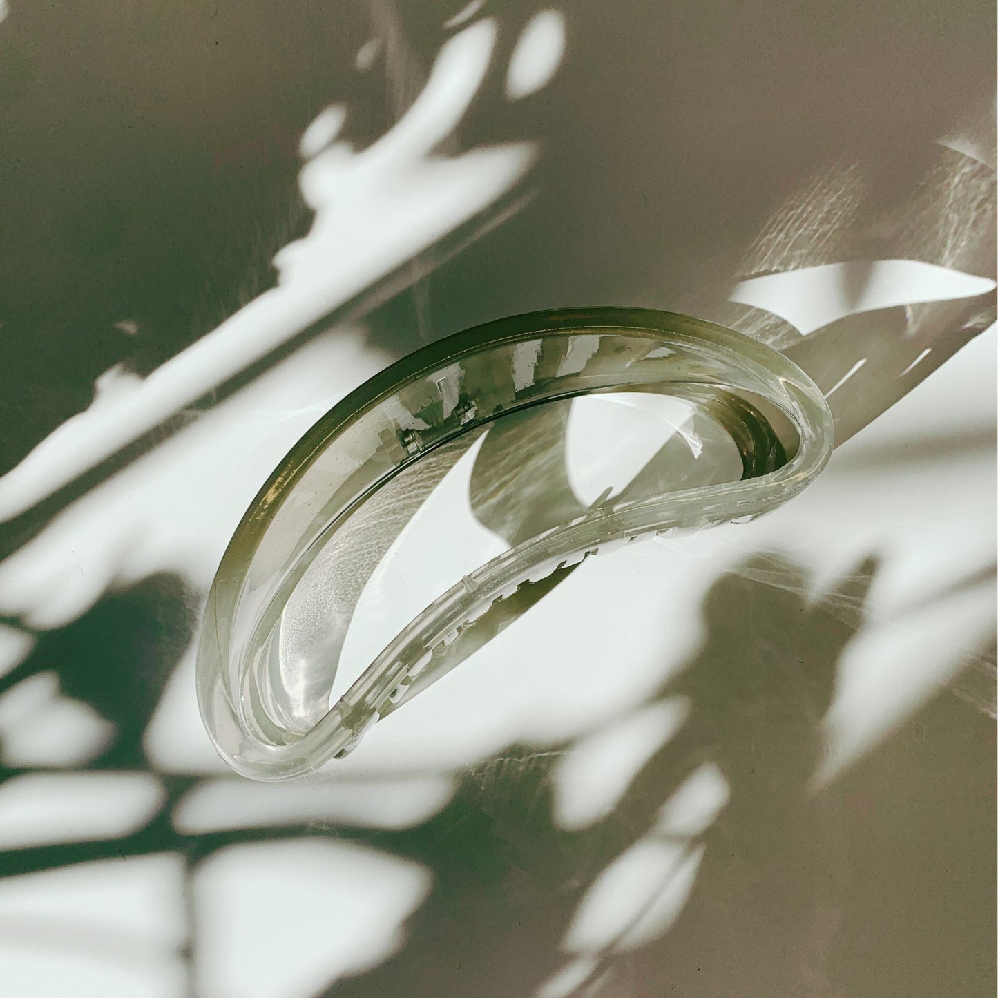 The Bean Hair Claw in Smoke | Claw Clip in Velvet Travel Bag