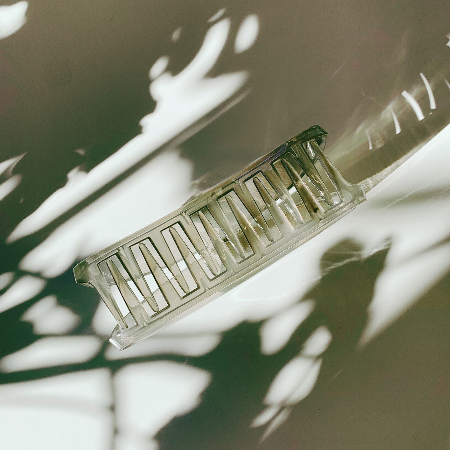 The Bean Hair Claw in Smoke | Claw Clip in Velvet Travel Bag